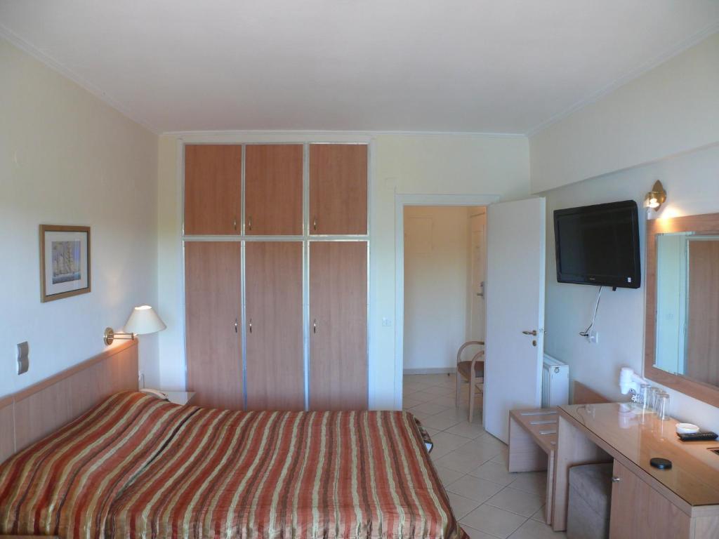 Danae Otel Aegina